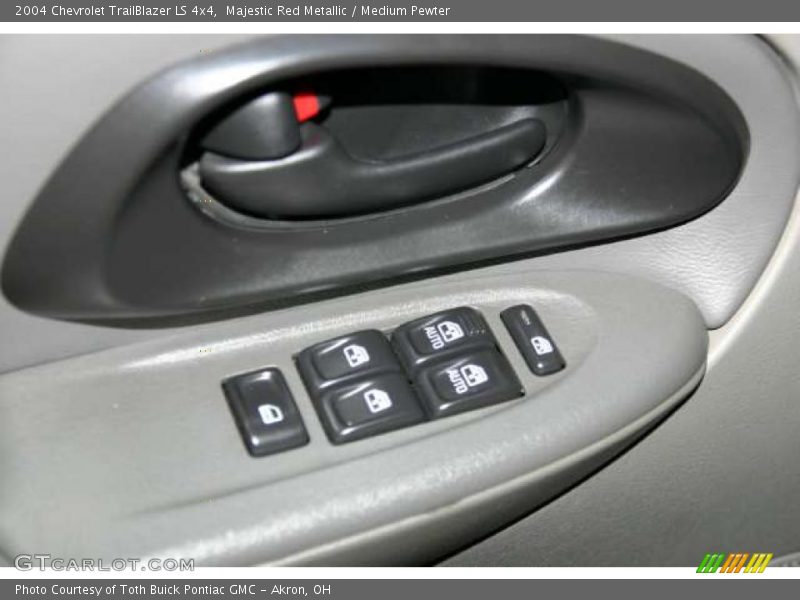 Majestic Red Metallic / Medium Pewter 2004 Chevrolet TrailBlazer LS 4x4