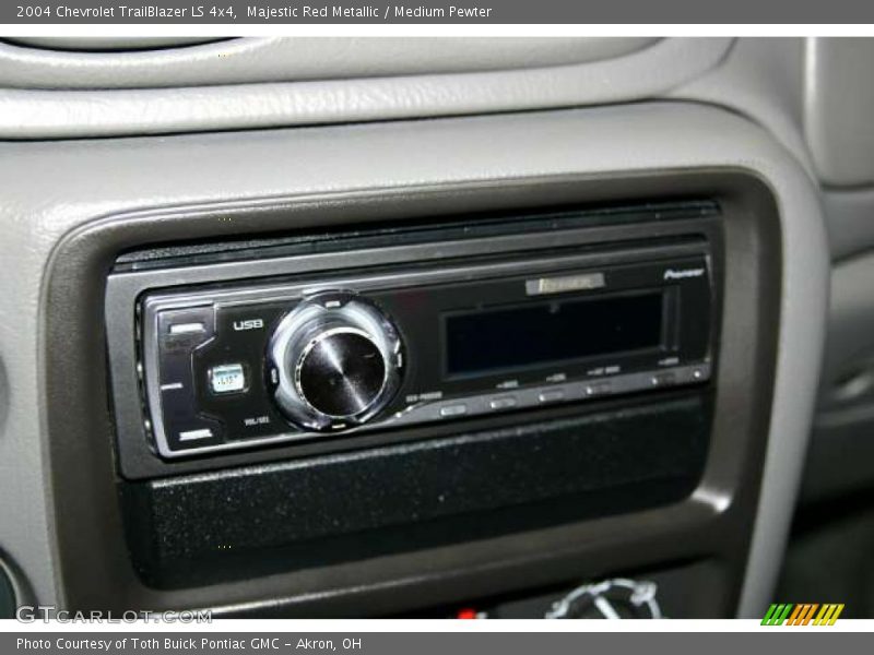 Majestic Red Metallic / Medium Pewter 2004 Chevrolet TrailBlazer LS 4x4