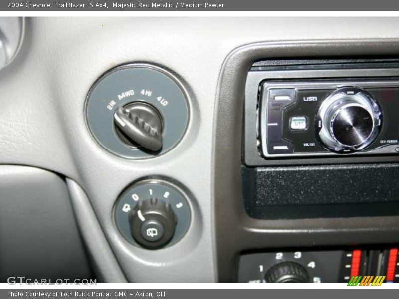 Majestic Red Metallic / Medium Pewter 2004 Chevrolet TrailBlazer LS 4x4
