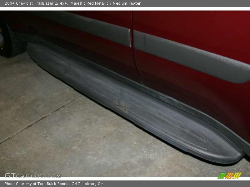 Majestic Red Metallic / Medium Pewter 2004 Chevrolet TrailBlazer LS 4x4