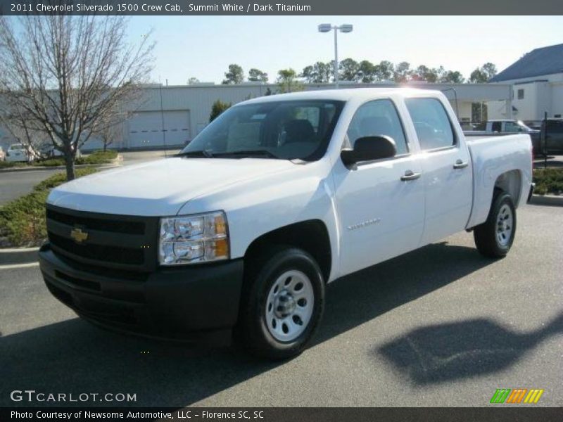 Front 3/4 View of 2011 Silverado 1500 Crew Cab