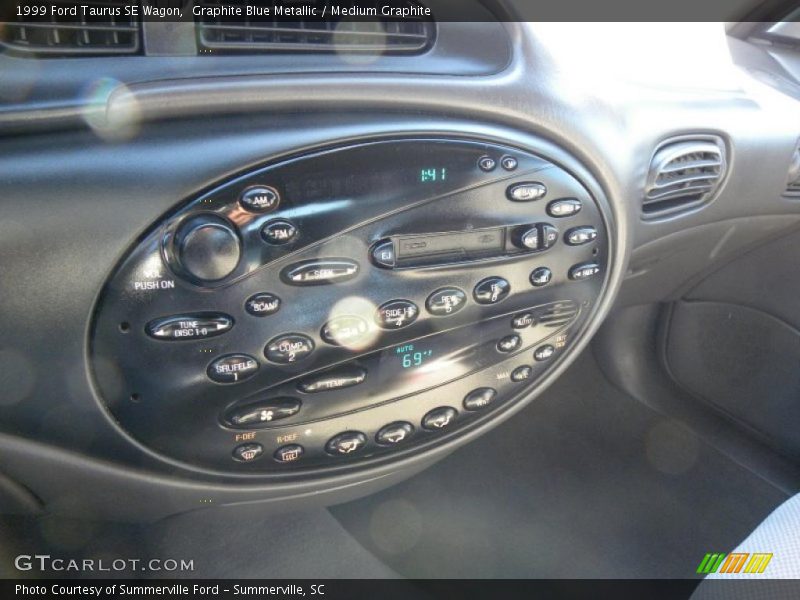 Controls of 1999 Taurus SE Wagon