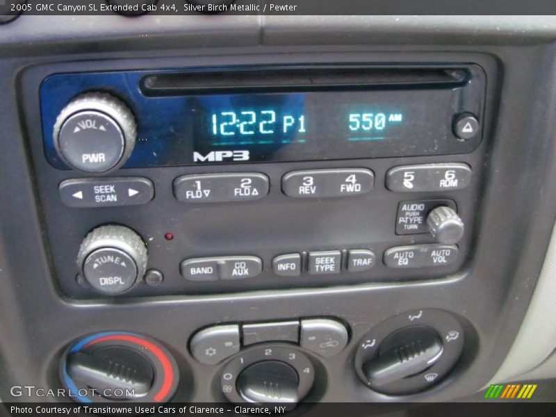 Controls of 2005 Canyon SL Extended Cab 4x4