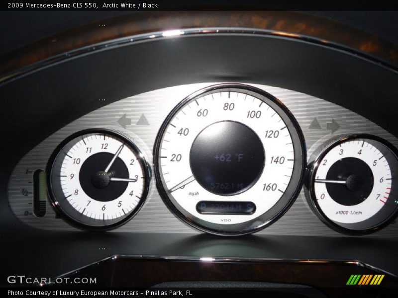 Arctic White / Black 2009 Mercedes-Benz CLS 550