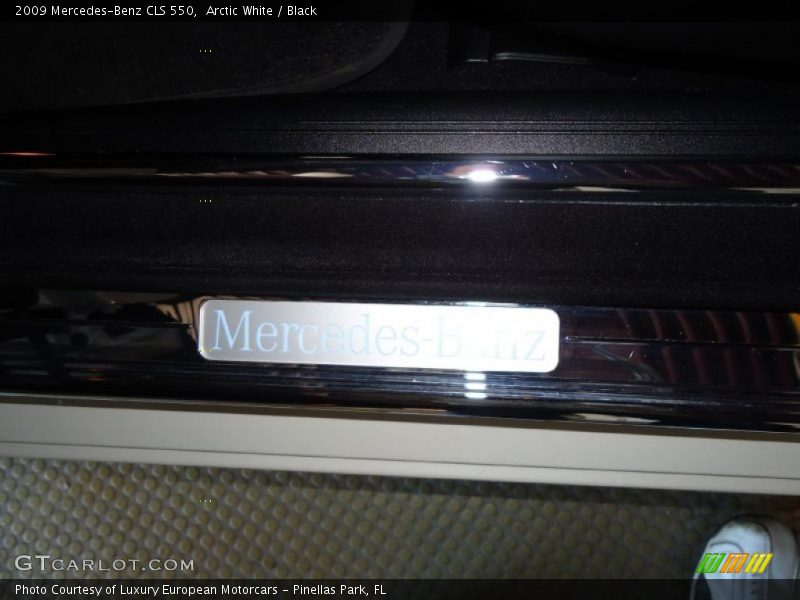 Arctic White / Black 2009 Mercedes-Benz CLS 550