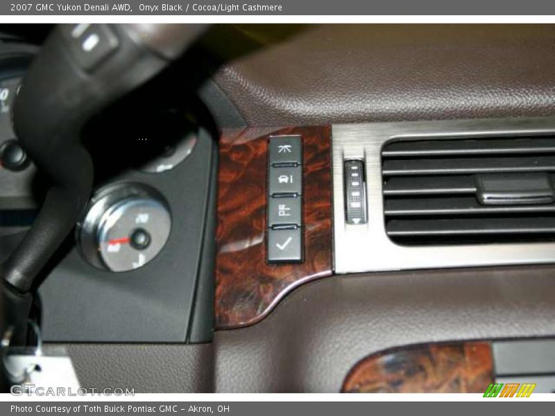 Onyx Black / Cocoa/Light Cashmere 2007 GMC Yukon Denali AWD