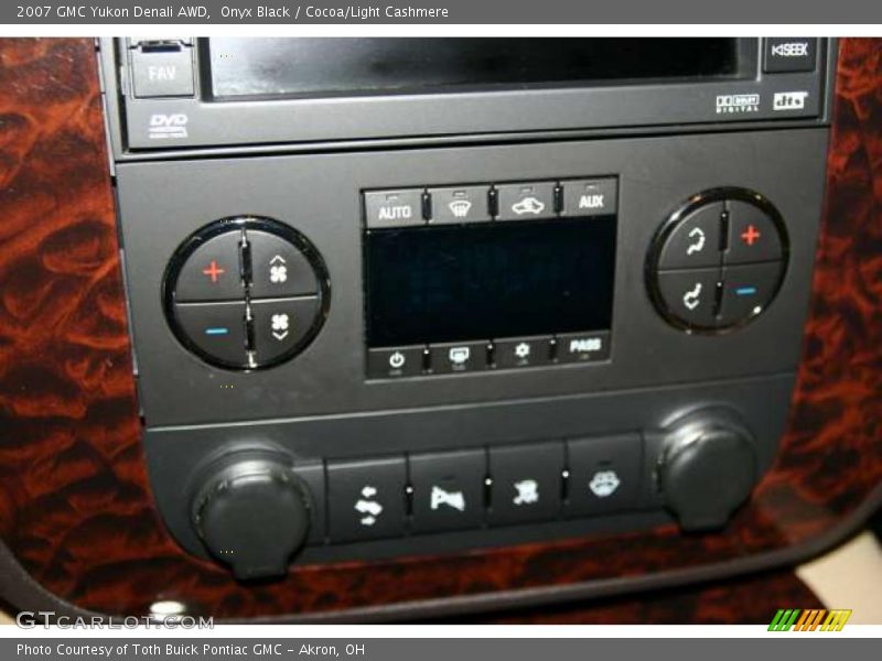 Onyx Black / Cocoa/Light Cashmere 2007 GMC Yukon Denali AWD