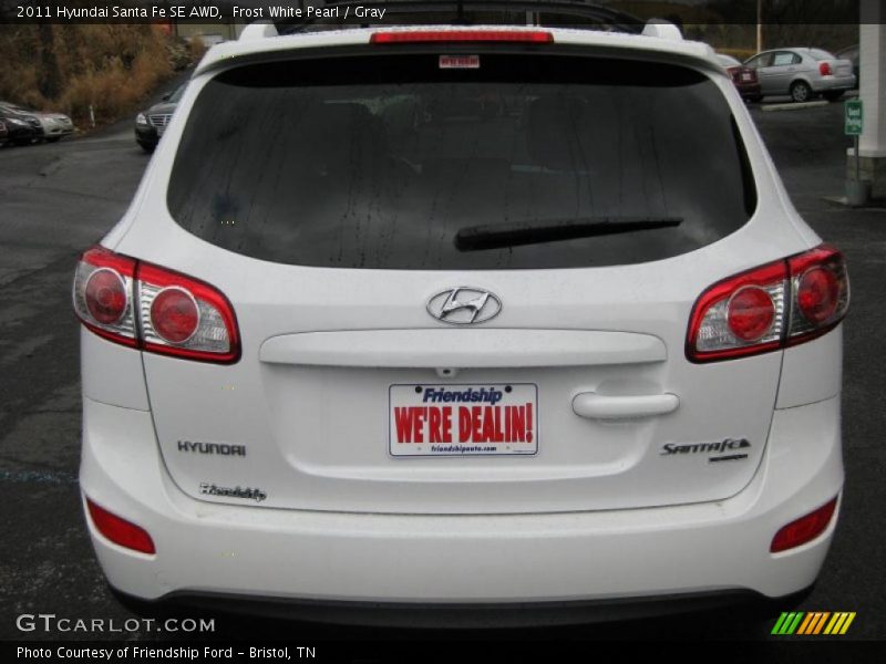 Frost White Pearl / Gray 2011 Hyundai Santa Fe SE AWD
