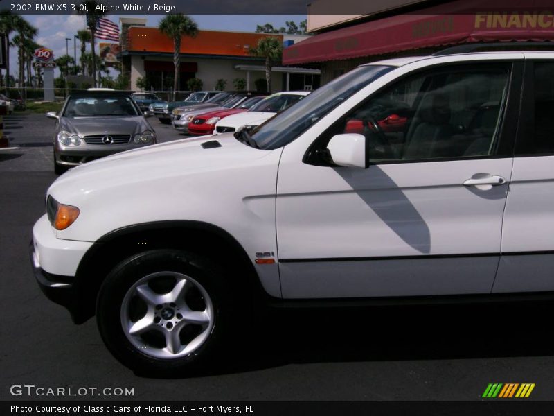 Alpine White / Beige 2002 BMW X5 3.0i