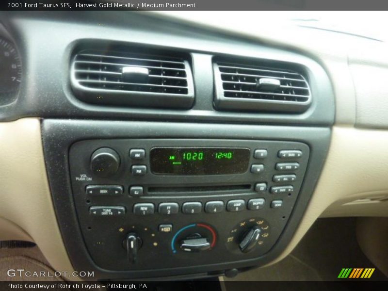 Harvest Gold Metallic / Medium Parchment 2001 Ford Taurus SES