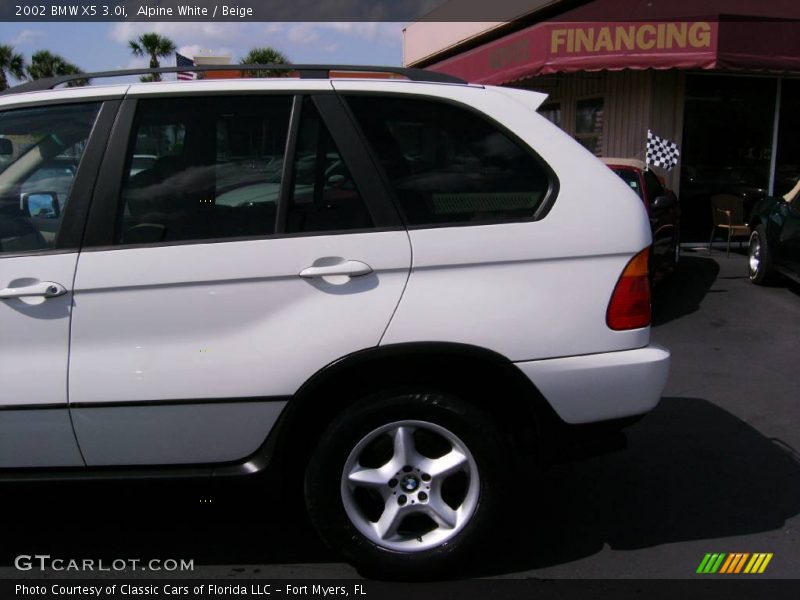 Alpine White / Beige 2002 BMW X5 3.0i