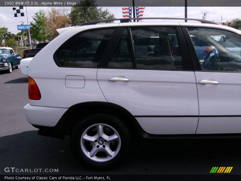 Alpine White / Beige 2002 BMW X5 3.0i