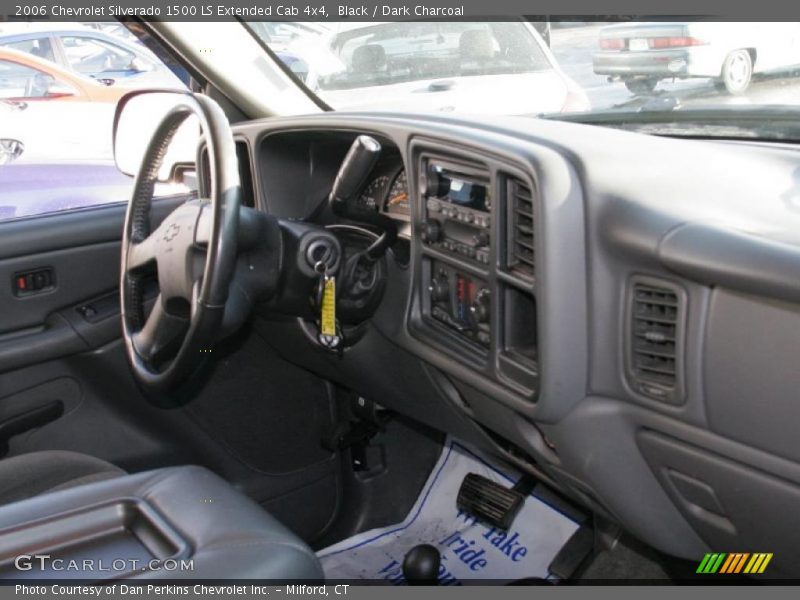 Black / Dark Charcoal 2006 Chevrolet Silverado 1500 LS Extended Cab 4x4