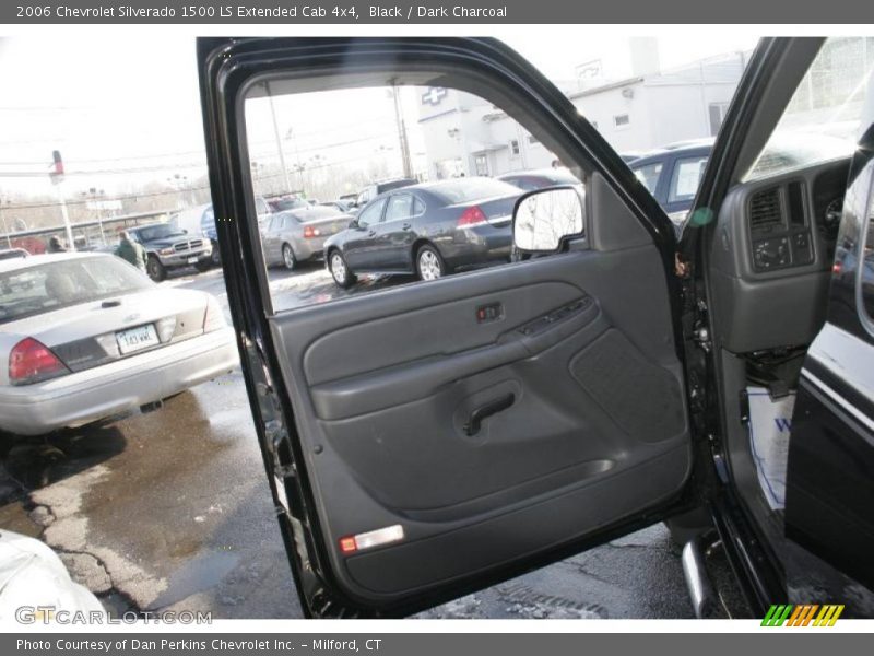 Black / Dark Charcoal 2006 Chevrolet Silverado 1500 LS Extended Cab 4x4