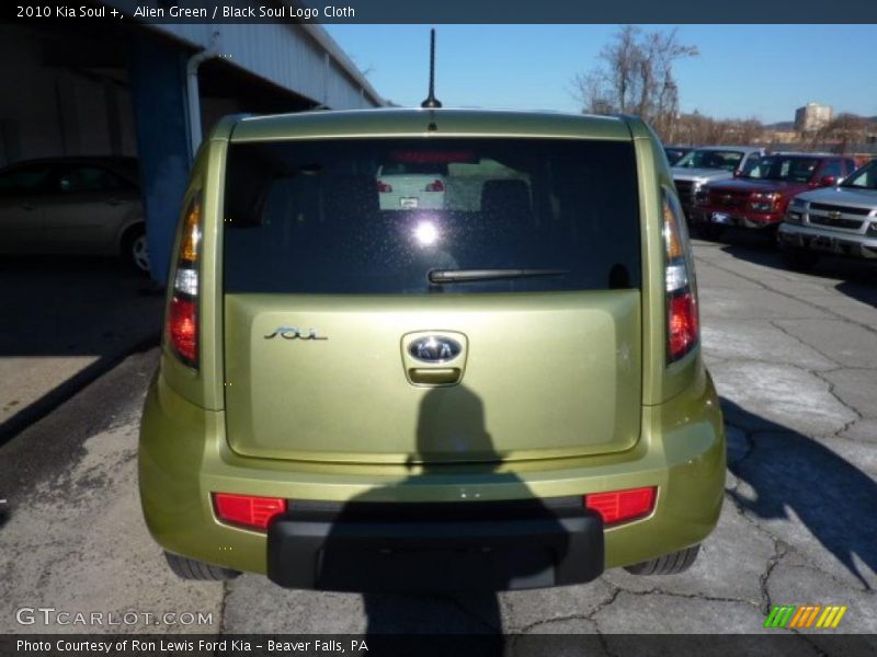 Alien Green / Black Soul Logo Cloth 2010 Kia Soul +