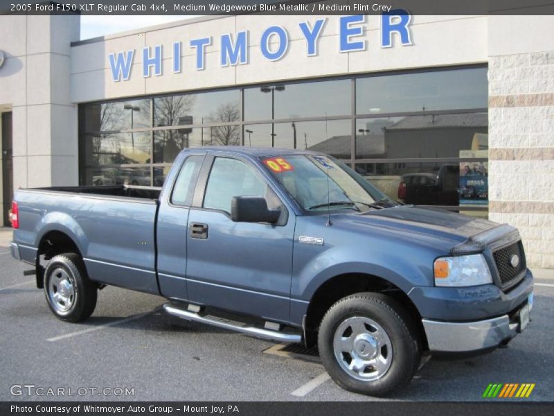 Medium Wedgewood Blue Metallic / Medium Flint Grey 2005 Ford F150 XLT Regular Cab 4x4