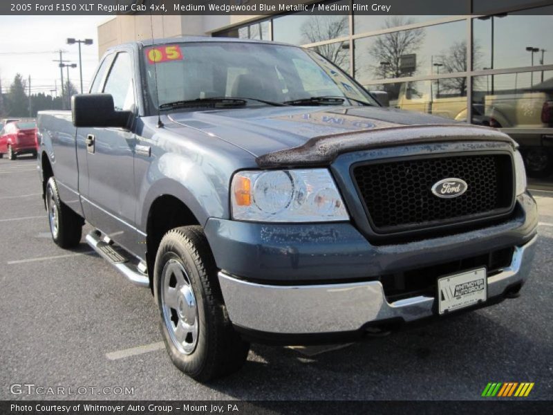 Medium Wedgewood Blue Metallic / Medium Flint Grey 2005 Ford F150 XLT Regular Cab 4x4