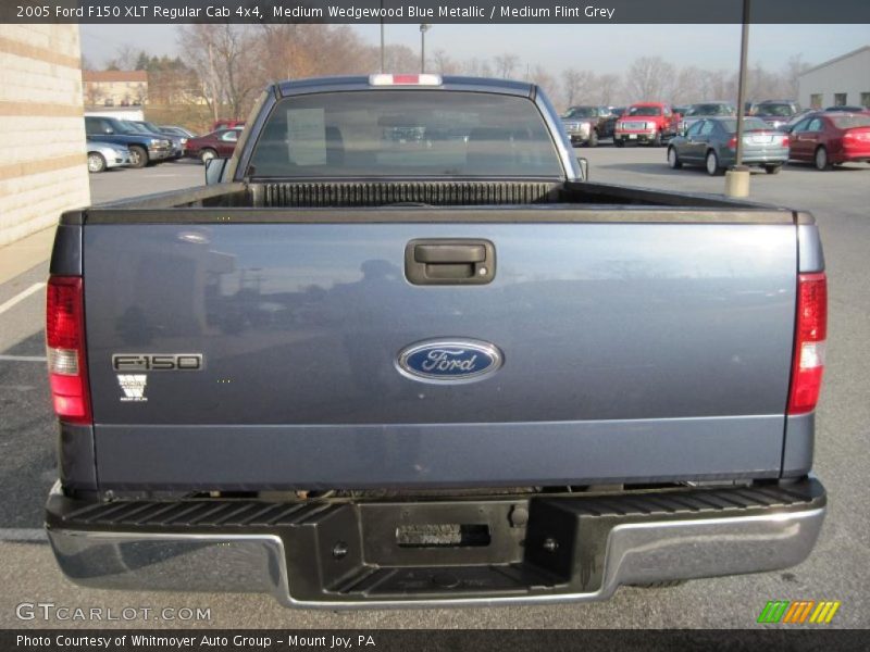 Medium Wedgewood Blue Metallic / Medium Flint Grey 2005 Ford F150 XLT Regular Cab 4x4