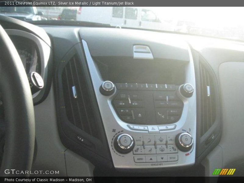Silver Ice Metallic / Light Titanium/Jet Black 2011 Chevrolet Equinox LTZ