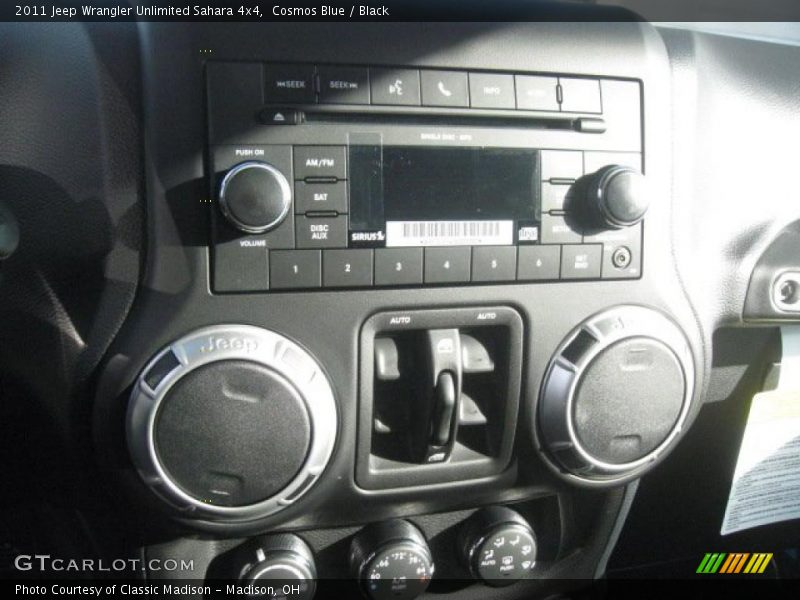 Controls of 2011 Wrangler Unlimited Sahara 4x4