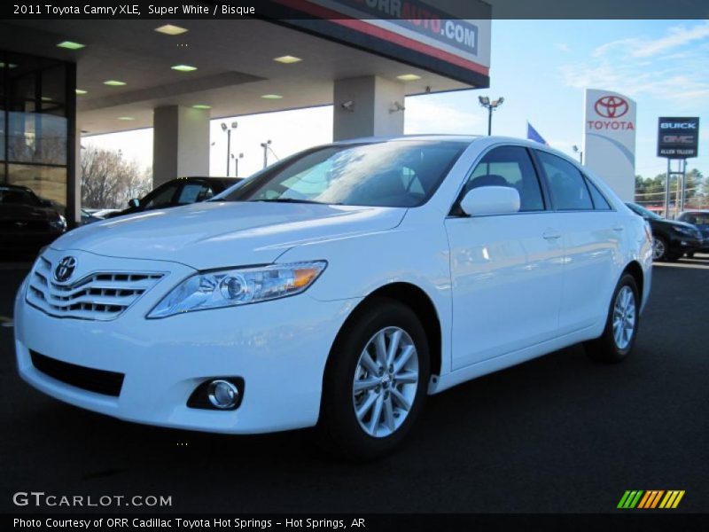 Super White / Bisque 2011 Toyota Camry XLE