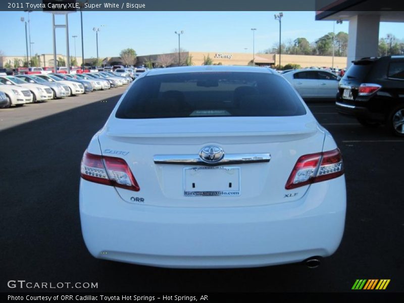Super White / Bisque 2011 Toyota Camry XLE