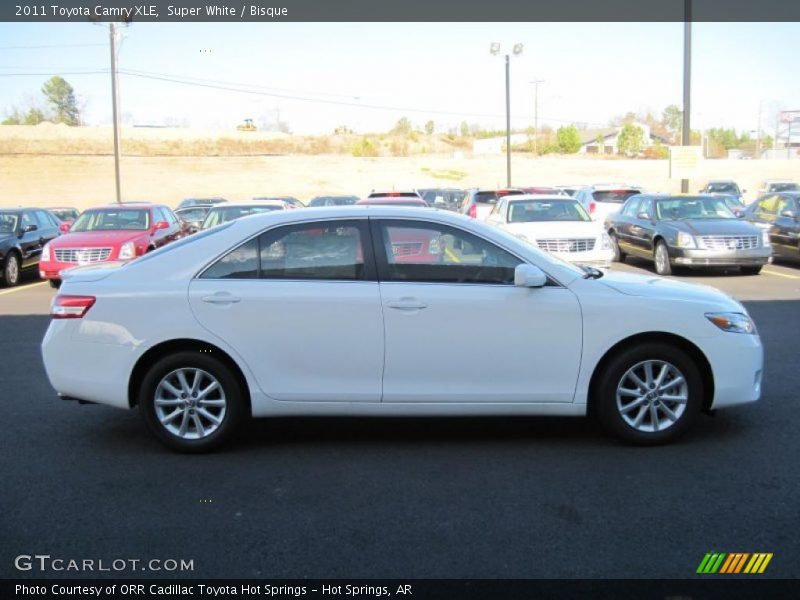 Super White / Bisque 2011 Toyota Camry XLE