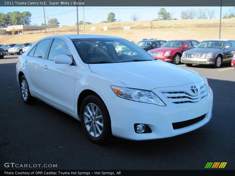 Super White / Bisque 2011 Toyota Camry XLE