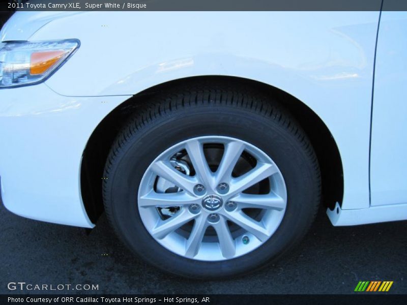 Super White / Bisque 2011 Toyota Camry XLE