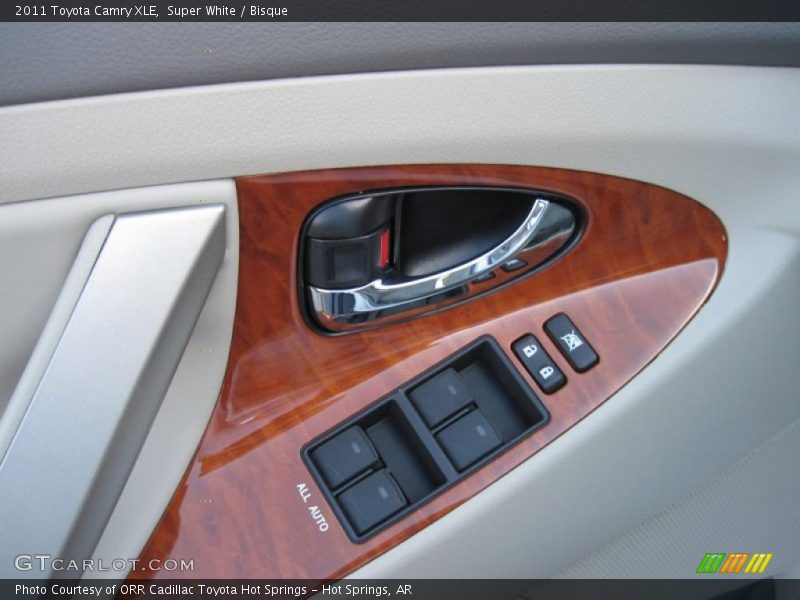 Super White / Bisque 2011 Toyota Camry XLE