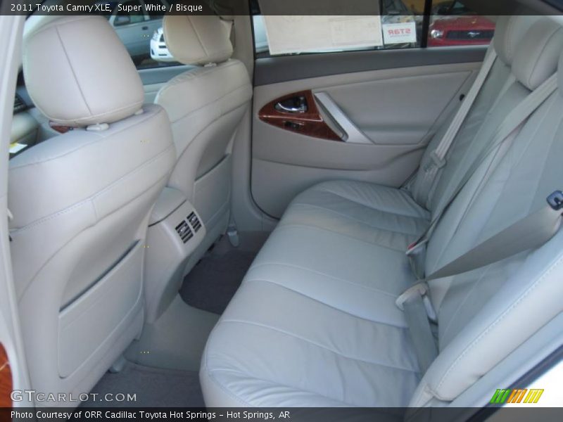 Super White / Bisque 2011 Toyota Camry XLE