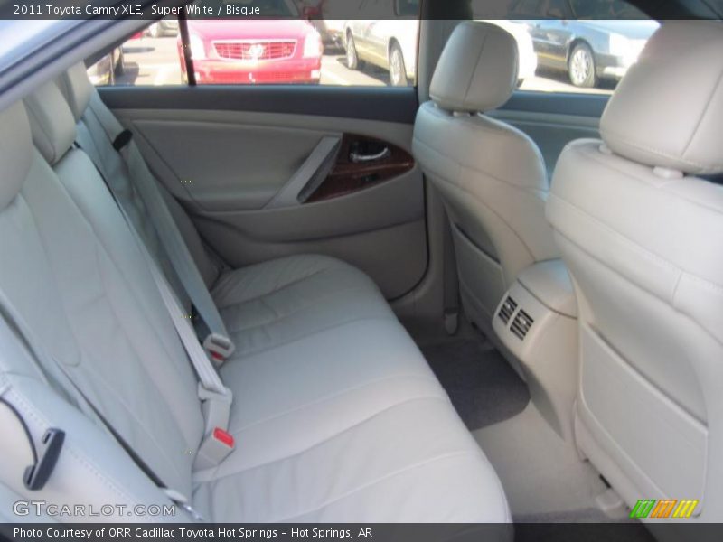 Super White / Bisque 2011 Toyota Camry XLE