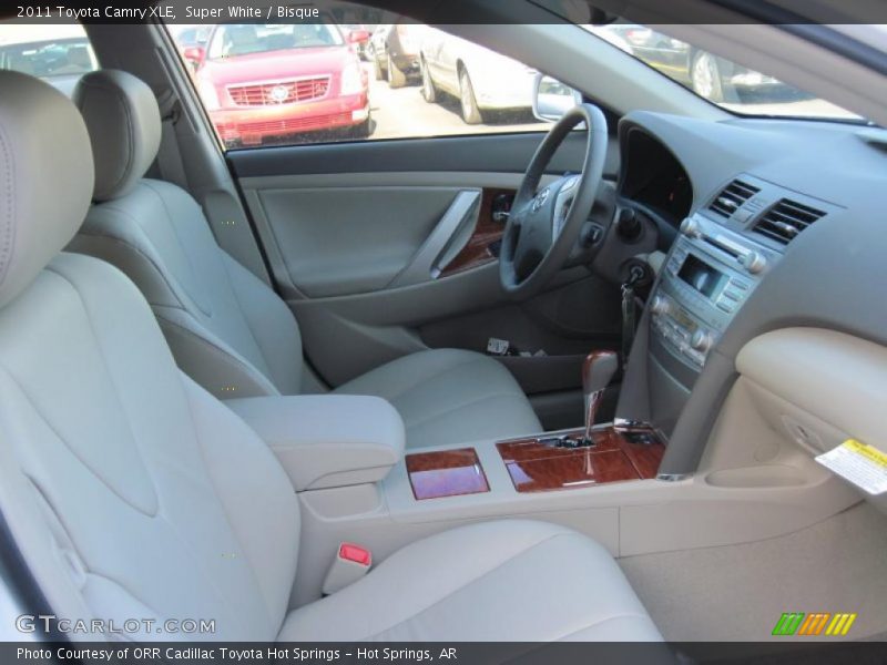 Super White / Bisque 2011 Toyota Camry XLE