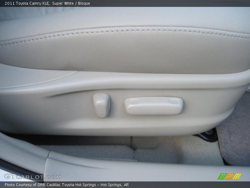 Super White / Bisque 2011 Toyota Camry XLE