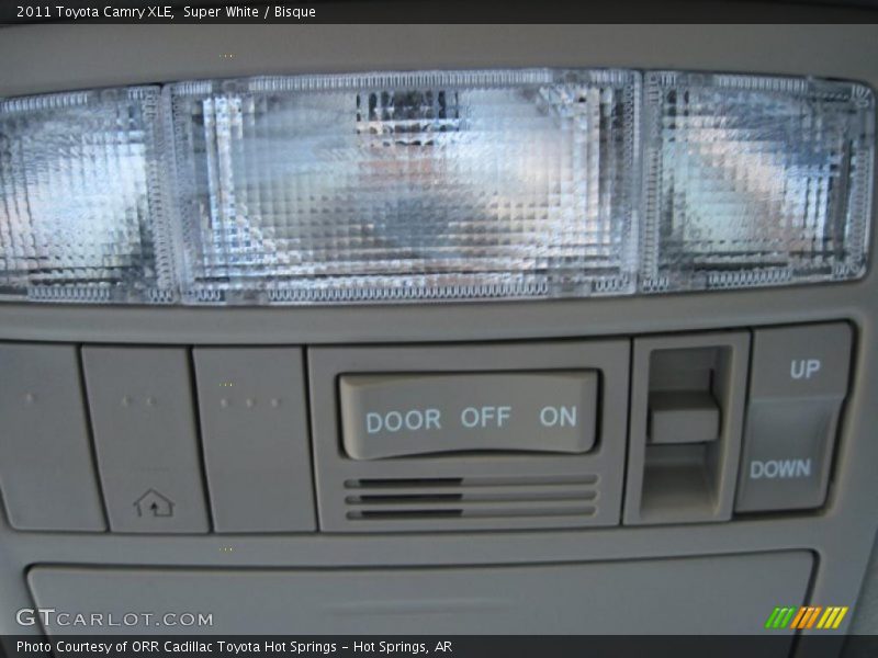 Super White / Bisque 2011 Toyota Camry XLE