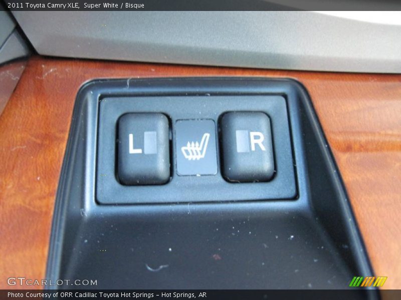 Super White / Bisque 2011 Toyota Camry XLE