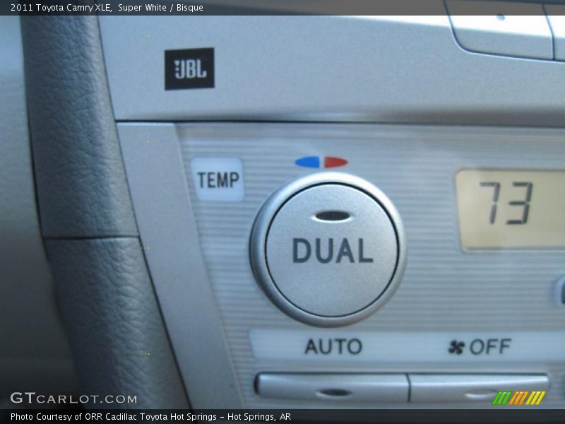 Super White / Bisque 2011 Toyota Camry XLE