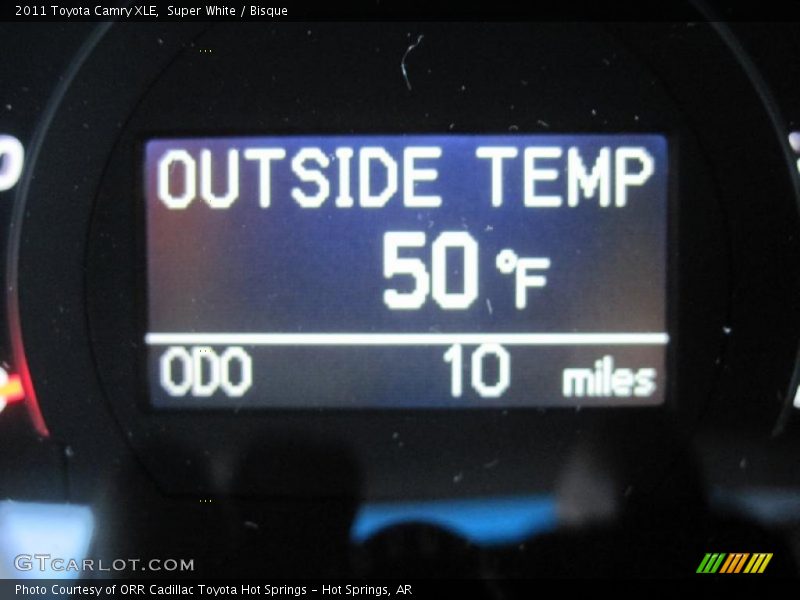 Super White / Bisque 2011 Toyota Camry XLE