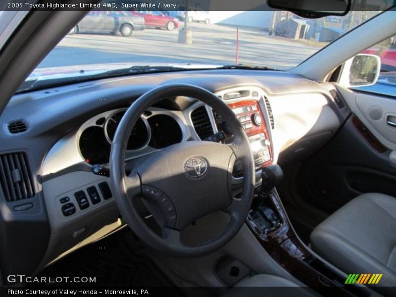 Super White / Ivory 2005 Toyota Highlander Limited 4WD