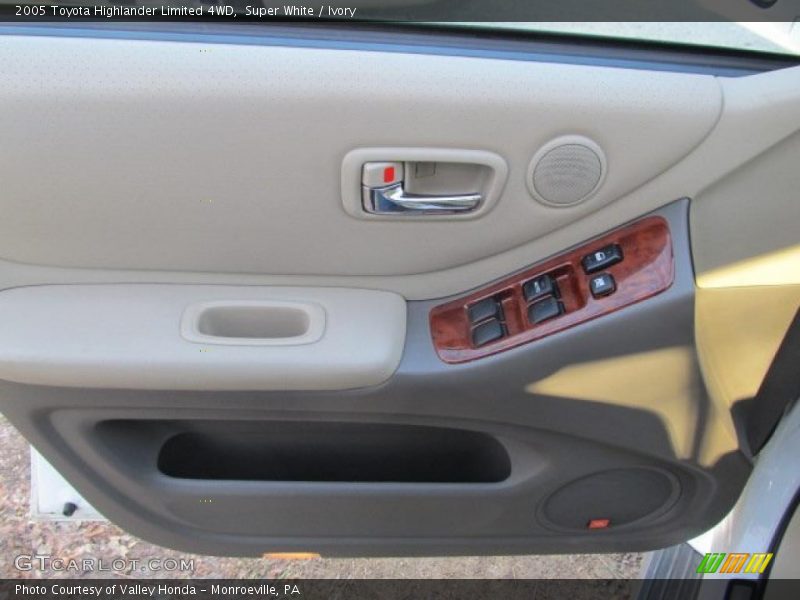 Super White / Ivory 2005 Toyota Highlander Limited 4WD