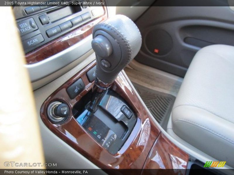 Super White / Ivory 2005 Toyota Highlander Limited 4WD
