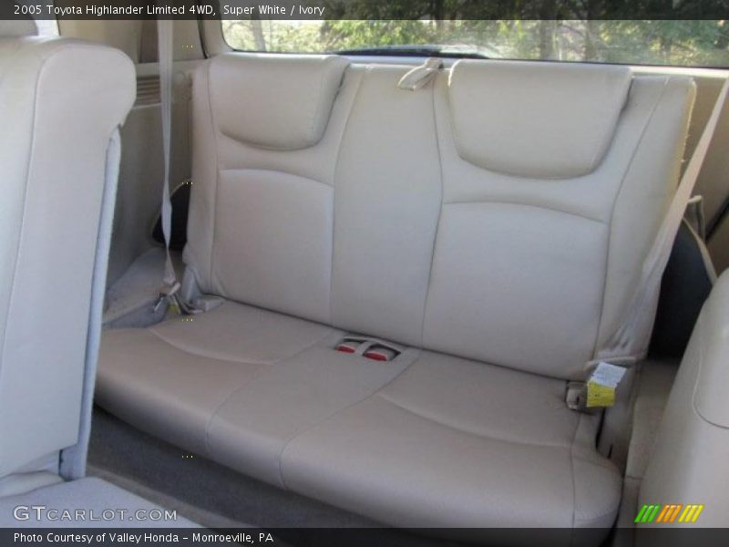 Super White / Ivory 2005 Toyota Highlander Limited 4WD