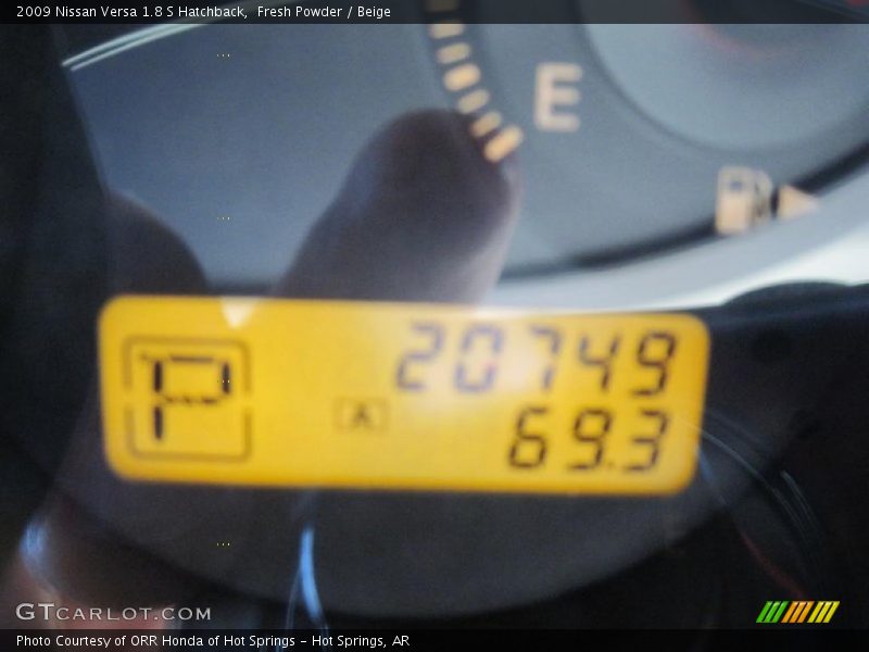 Fresh Powder / Beige 2009 Nissan Versa 1.8 S Hatchback