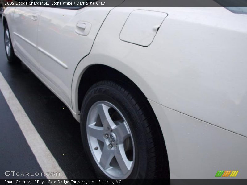 Stone White / Dark Slate Gray 2009 Dodge Charger SE