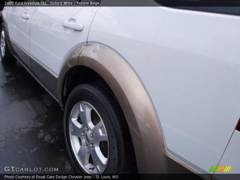 Oxford White / Pebble Beige 2007 Ford Freestyle SEL