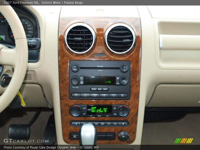 Oxford White / Pebble Beige 2007 Ford Freestyle SEL