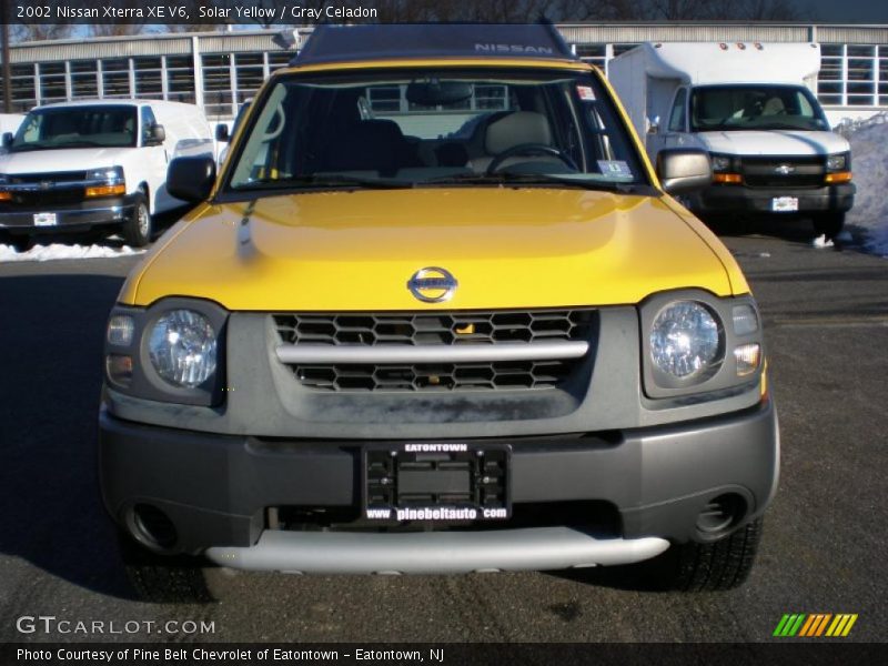 Solar Yellow / Gray Celadon 2002 Nissan Xterra XE V6