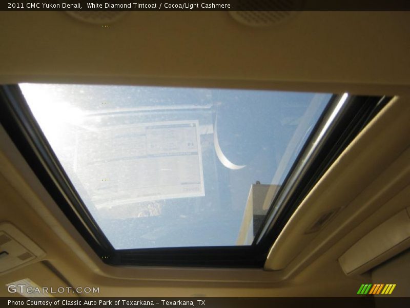 White Diamond Tintcoat / Cocoa/Light Cashmere 2011 GMC Yukon Denali