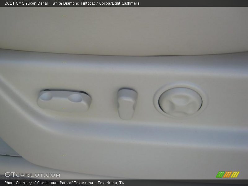 White Diamond Tintcoat / Cocoa/Light Cashmere 2011 GMC Yukon Denali