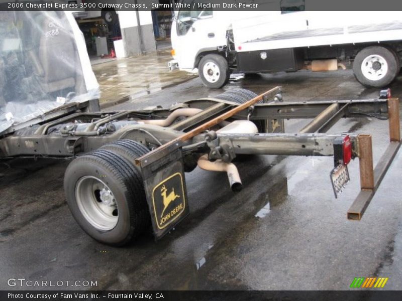 Summit White / Medium Dark Pewter 2006 Chevrolet Express 3500 Cutaway Chassis